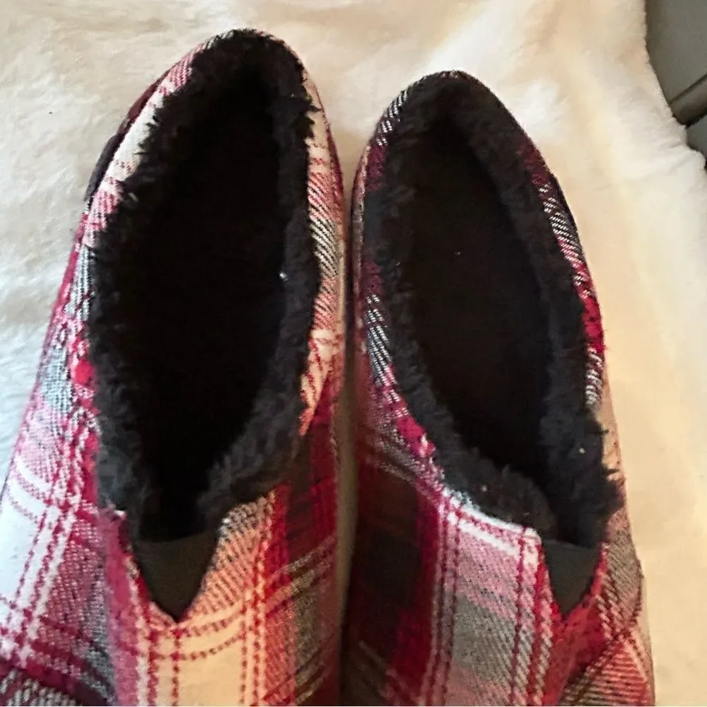 ‎Tom’s plaid men’s slippers size 11 NWOT